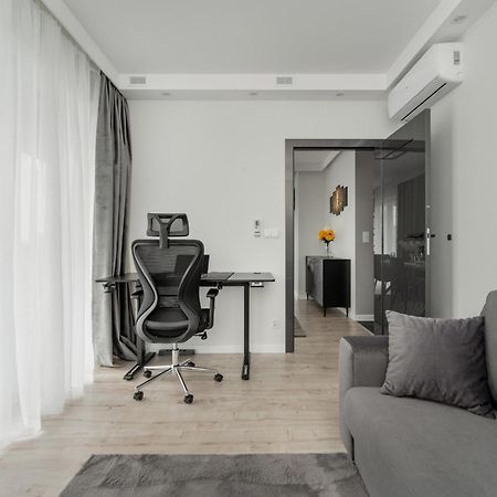 Luksusowy Apartament Z 3 Sypialniami, Klimatyzacja, Parkingiem I Biurkiem We Wroclawiu By Renters Prestige Breslávia Exterior foto