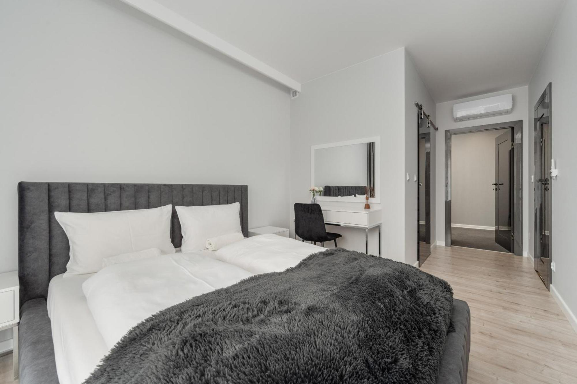 Luksusowy Apartament Z 3 Sypialniami, Klimatyzacja, Parkingiem I Biurkiem We Wroclawiu By Renters Prestige Breslávia Exterior foto